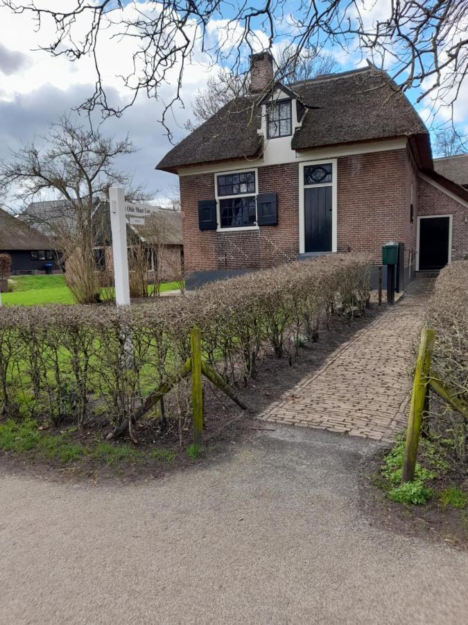 Wuivend Riet Gelegen Op Resort Venetie Giethoorn Exterior photo