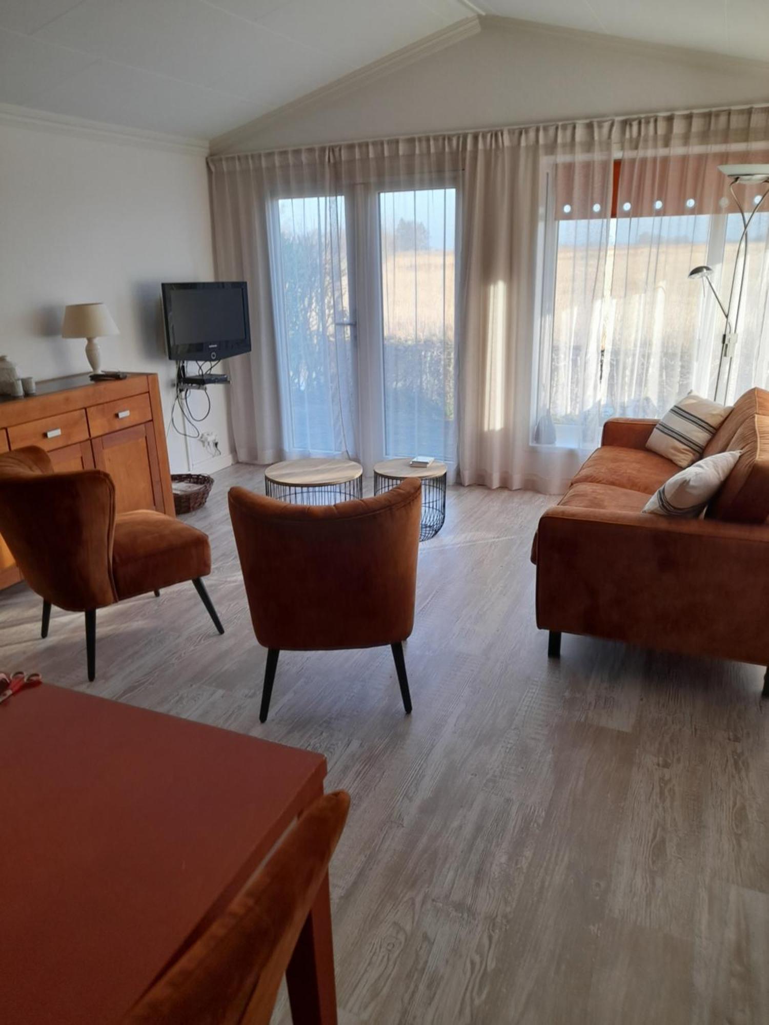 Wuivend Riet Gelegen Op Resort Venetie Giethoorn Room photo