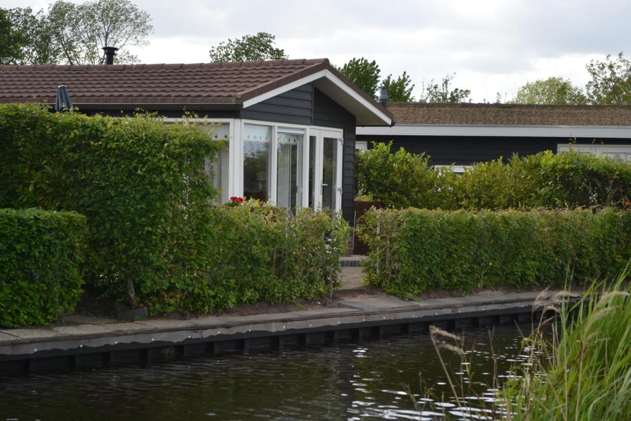 Wuivend Riet Gelegen Op Resort Venetie Giethoorn Exterior photo