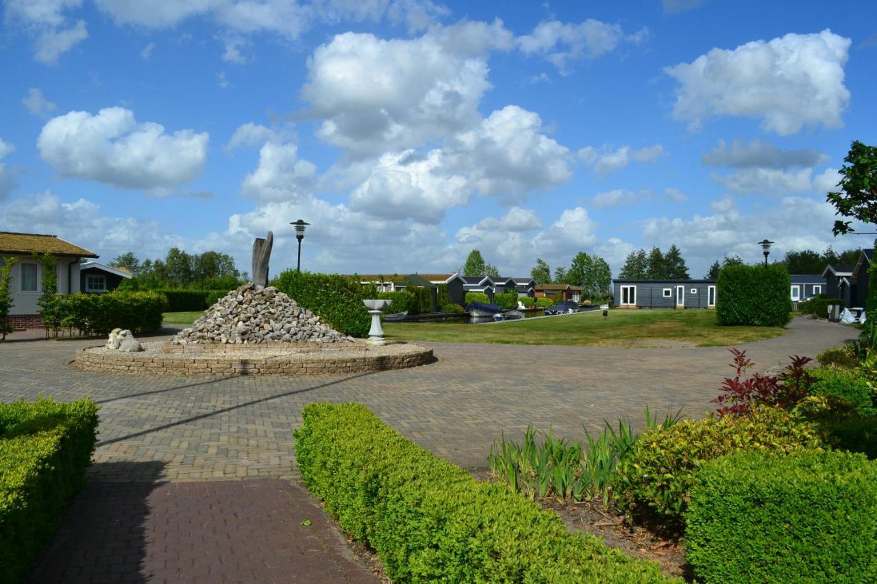 Wuivend Riet Gelegen Op Resort Venetie Giethoorn Exterior photo