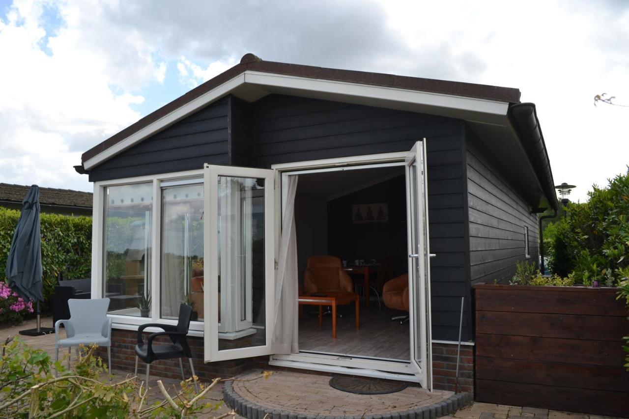 Wuivend Riet Gelegen Op Resort Venetie Giethoorn Exterior photo